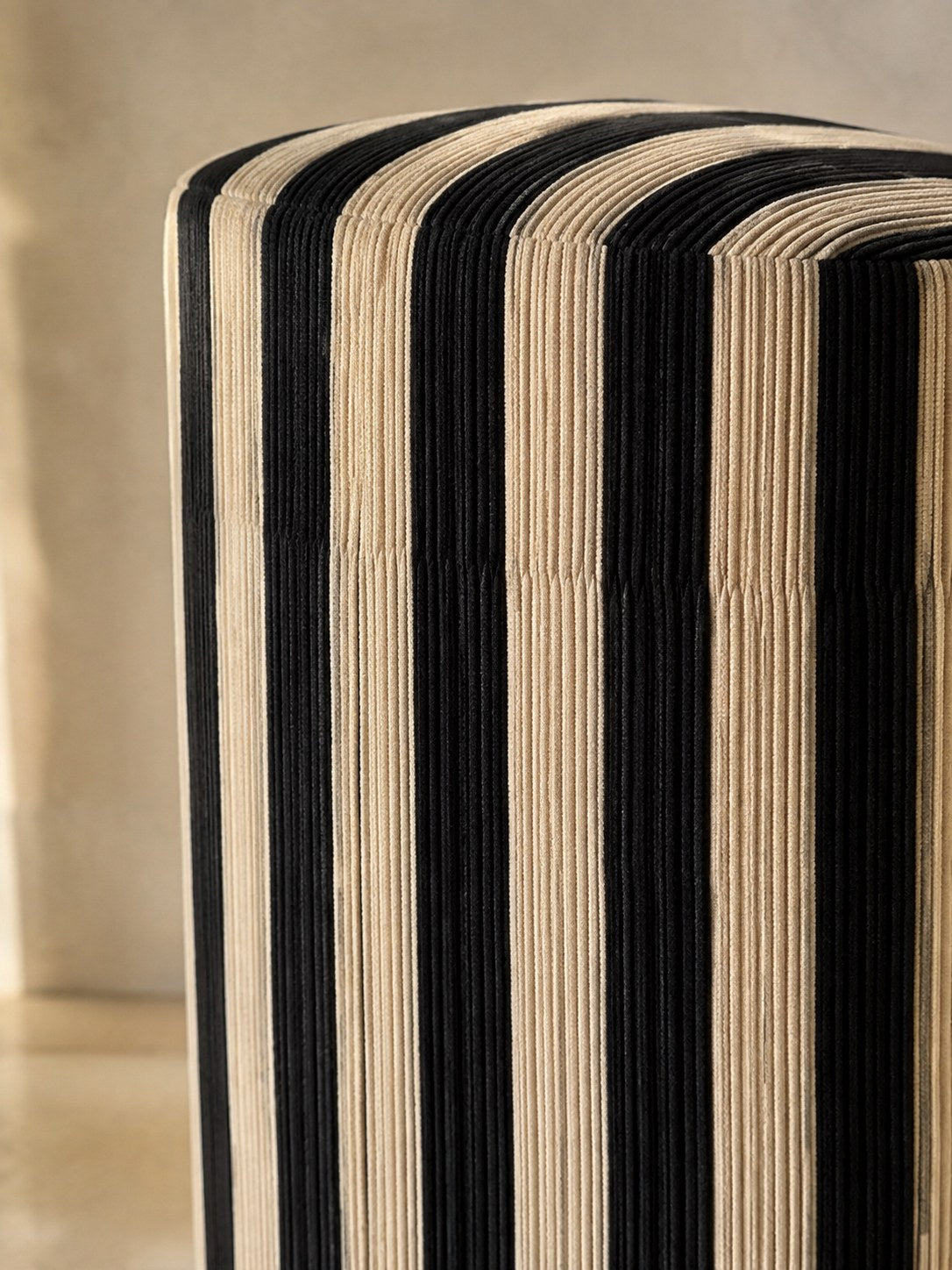 Détail du tissage main de la colonne KOBA