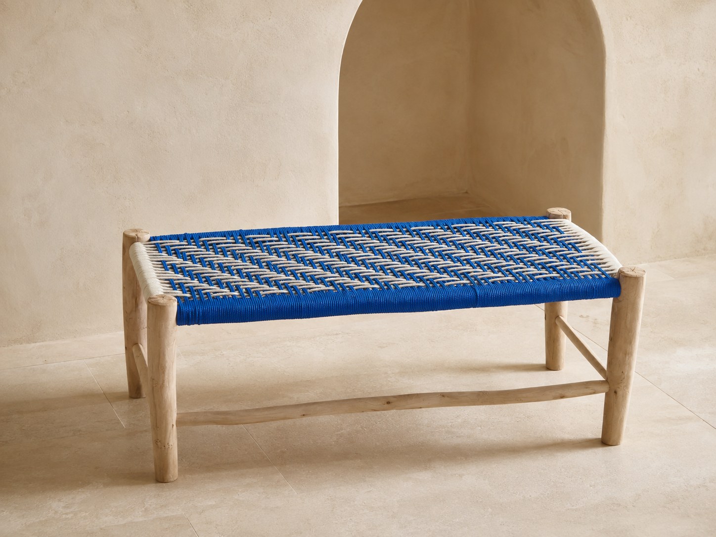 SKALA, banc en corde tressée bleu et écru sur piètement de bois brut