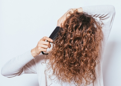SOS Frisottis Cheveux : la Solution Miracle à tester de toute Urgence
